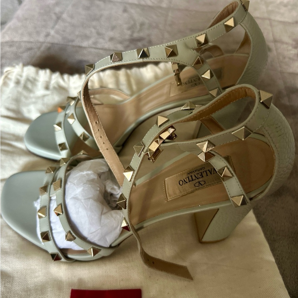 VALENTINO GARAVANI ROCK Studded Heels - Picture 5 of 6